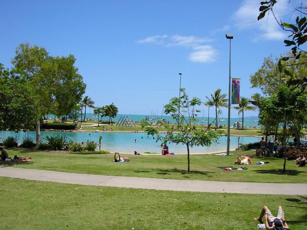 Whitsunday On The Beach Airlie Beach Eksteriør billede