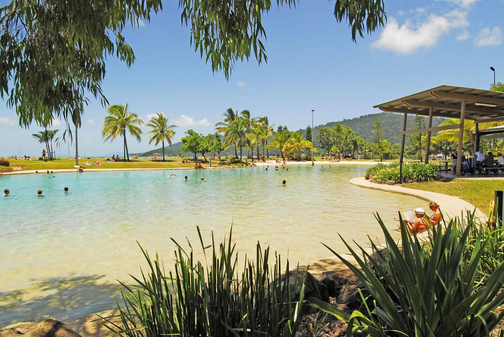Whitsunday On The Beach Airlie Beach Eksteriør billede