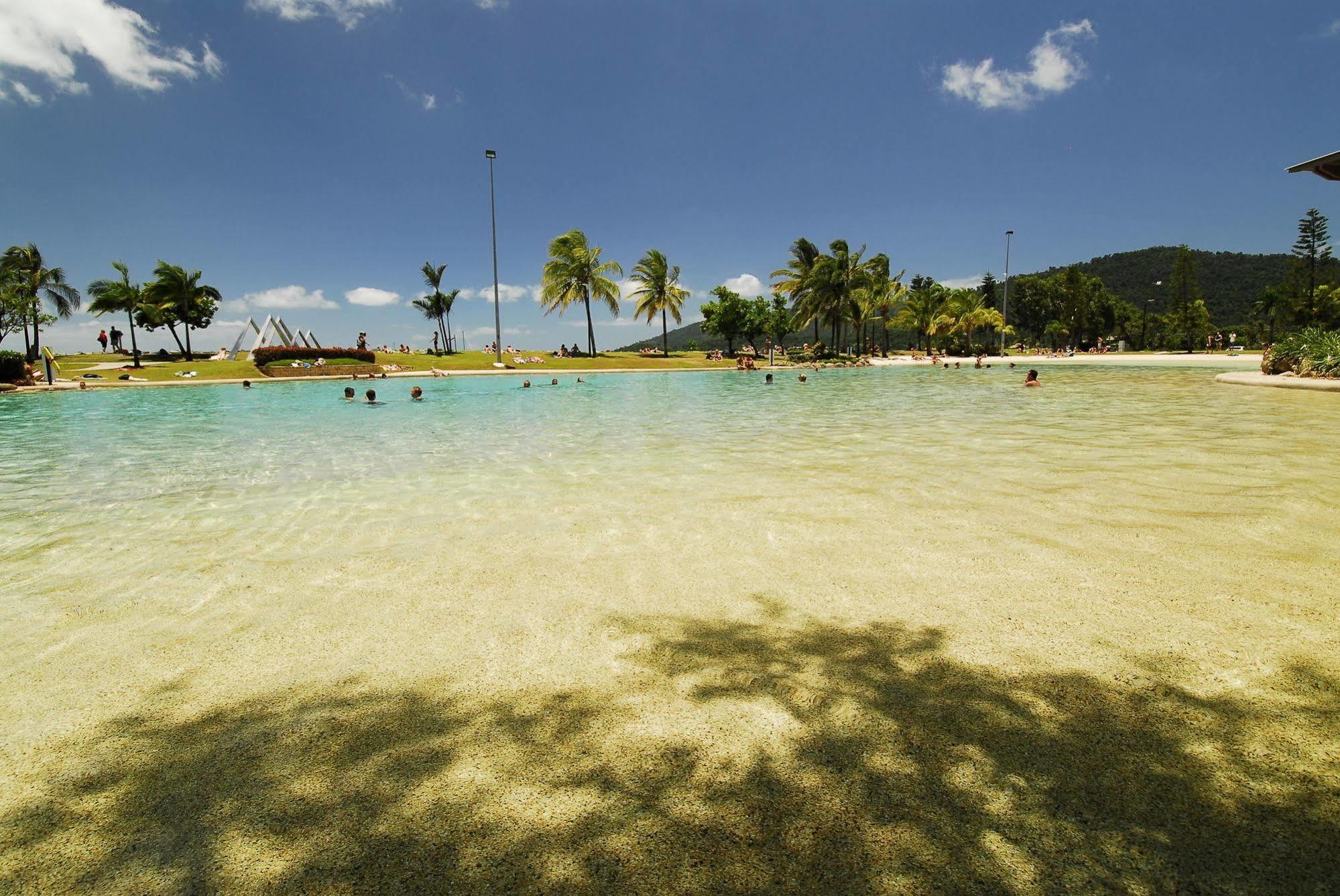 Whitsunday On The Beach Airlie Beach Eksteriør billede